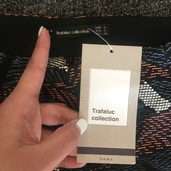 SOLD! - Zara Trafaluc Leaf Print High Waist Shorts - Picture 4 of 5